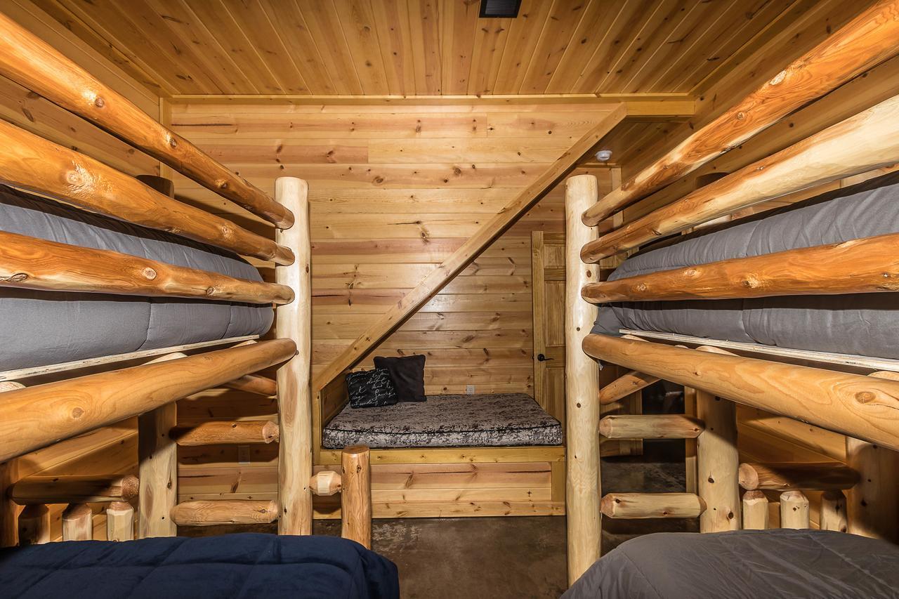 Hocking Hills Cabins & Resort Foxfire Logan Exterior photo